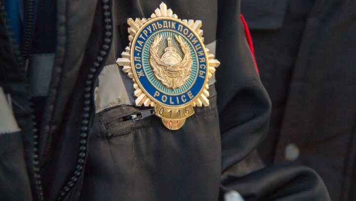 Трое дорожных полицейских задержаны в Актобе за систематическое взяточничество 