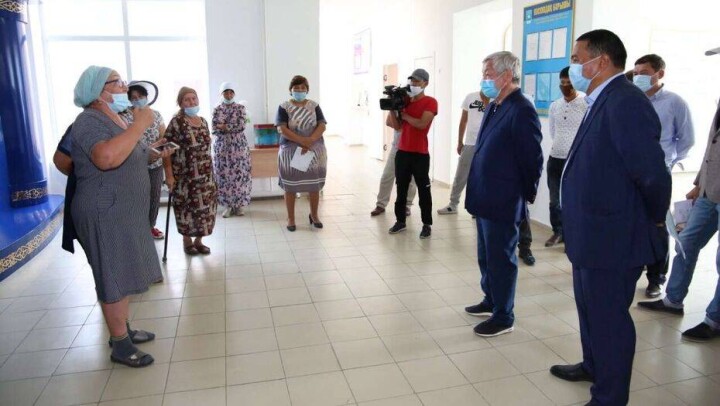 "Кресло акима не передаётся по наследству". Сельчане пожаловались Сапарбаеву на местного акима