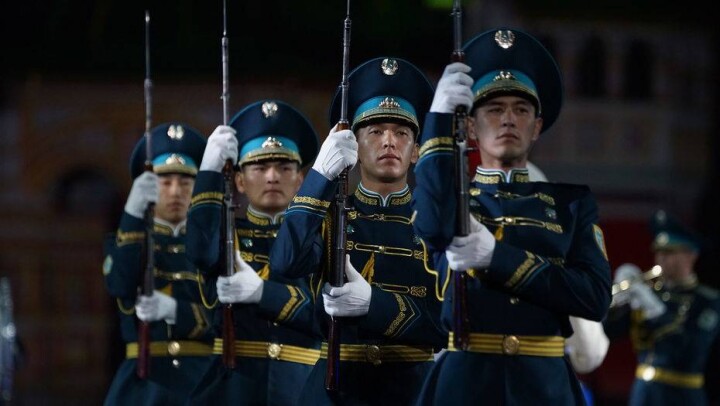 Военный оркестр из Казахстана сразил Москву музыкой из "Игры престолов"
