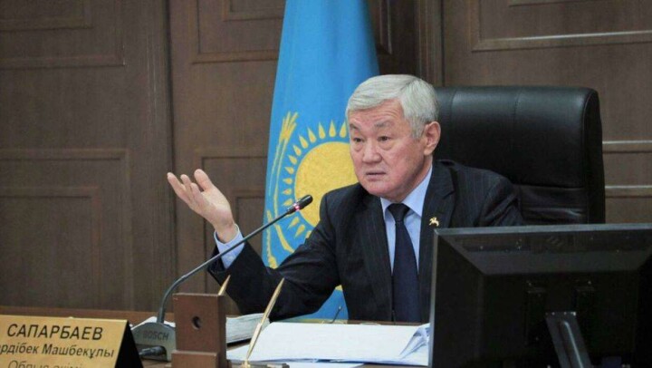 Сапарбаев запретил автобусам рано уходить с маршрутов в новогоднюю ночь 