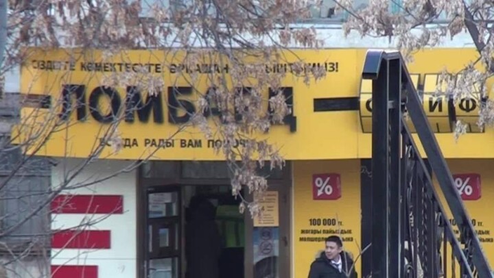 Кассир ломбарда в Шымкенте в критическом состоянии после ранения из дробовика