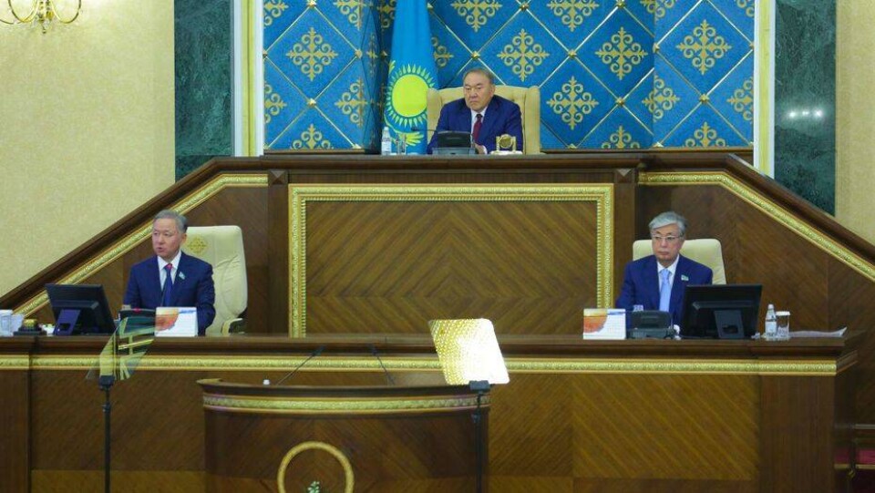 Назарбаев о закупке медоборудования: Нахапали, назаказали нужное и ненужное