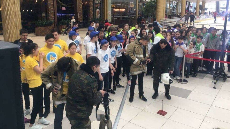 В Астане школьников учат спасаться из ТРЦ