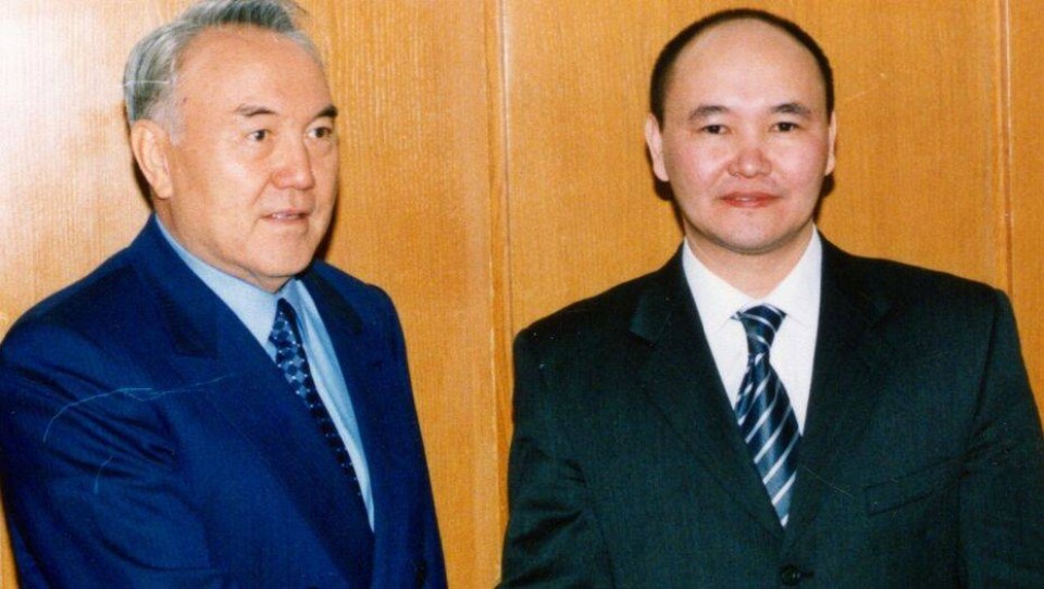 Фотографию Назарбаева со скандальным чиновником использовали для рекламы MBA в Москве