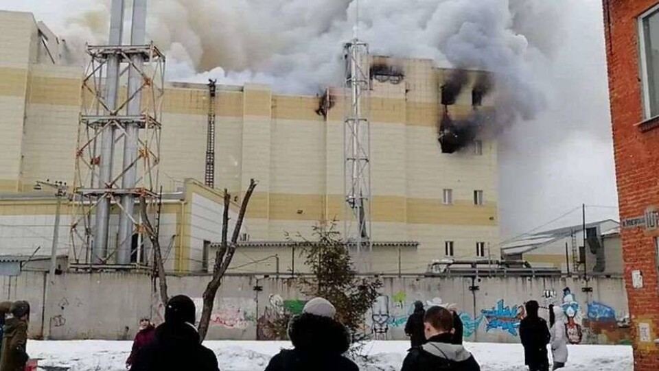 МЧС РФ назвало основной причиной пожара в ТРЦ "Зимняя вишня" поджог 