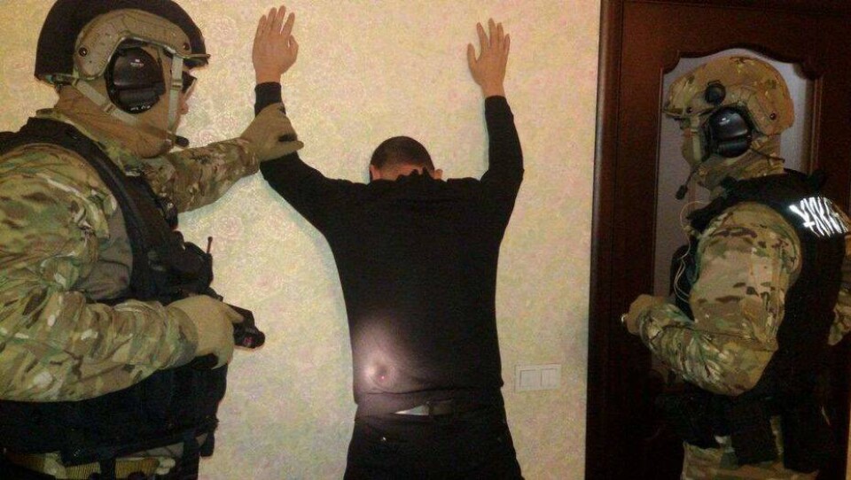 Сотрудники КНБ задержали контрабандистов с двумя вагонами золотоносной руды