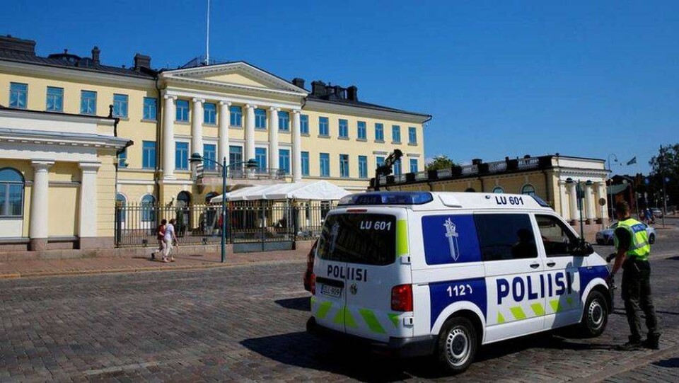 Жителей Хельсинки попросили не высовываться в окна во время проезда кортежей Путина и Трампа