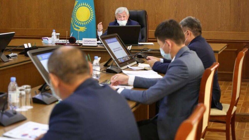 В Жамбылской области в здания школ перенесли только половину уличных туалетов. Сапарбаев отчитал подчинённых