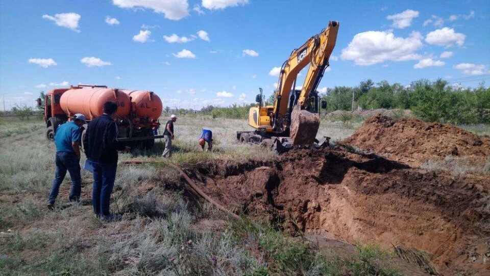 Из-за аварии на коллекторе в Уральске около 120 тысяч человек остались без воды