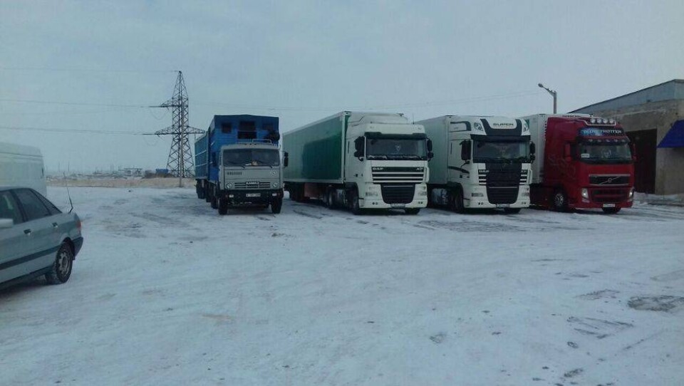 Застрявших на трассе в Павлодарской области накормили борщом и тефтелями