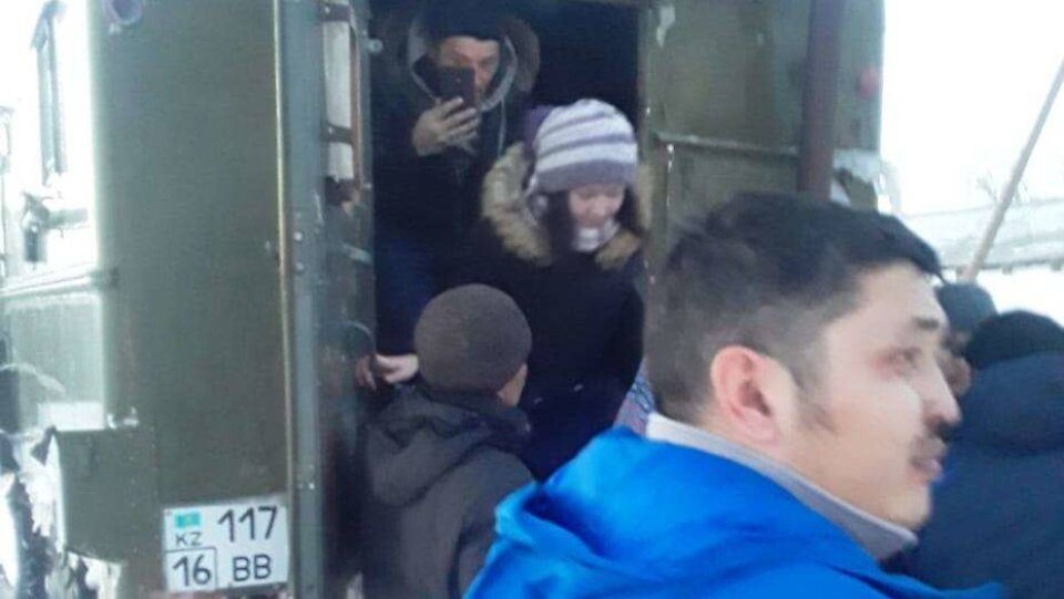 Затор в ВКО: полосу движения расчистили, на трассе осталось 80 транспортных средств