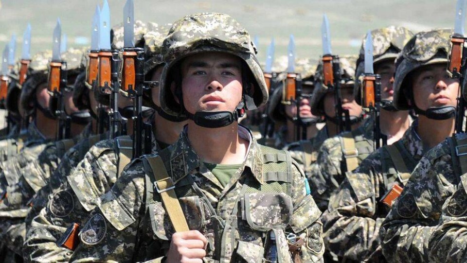 С 1 июля повысится зарплата военнослужащих - Назарбаев