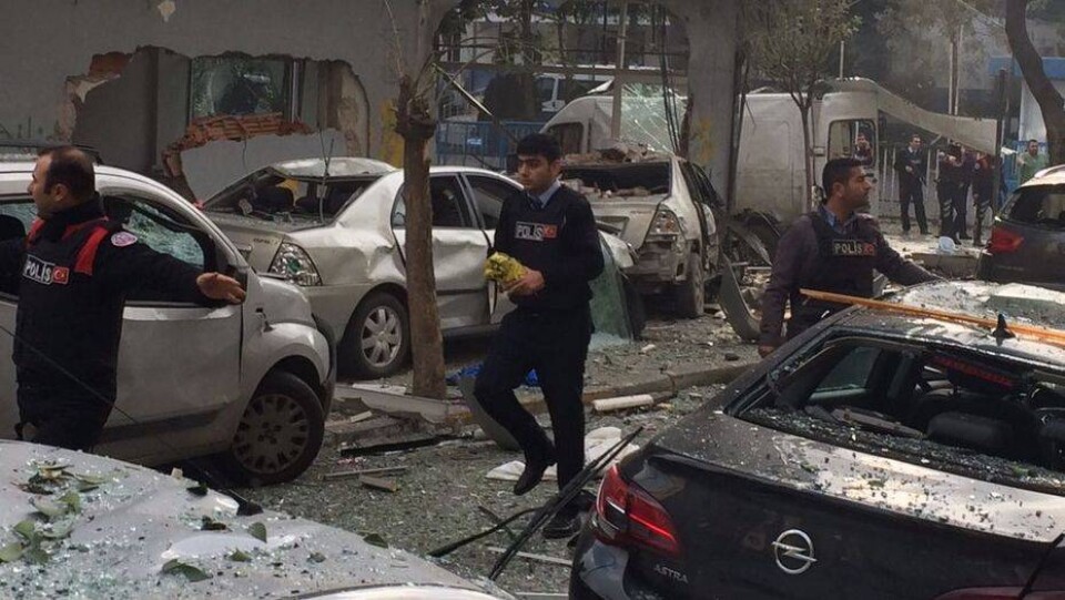 Десять человек пострадали в Турции во время взрыва у полицейского участка