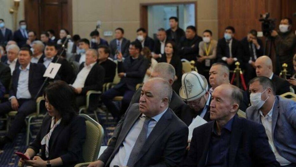 Жогорку Кенеш принял законопроект, откладывающий проведение парламентских выборов в Кыргызстане