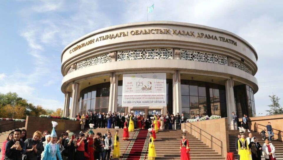 "Самая горячая и пристрастная публика" – международный айтыс проходит в Караганде