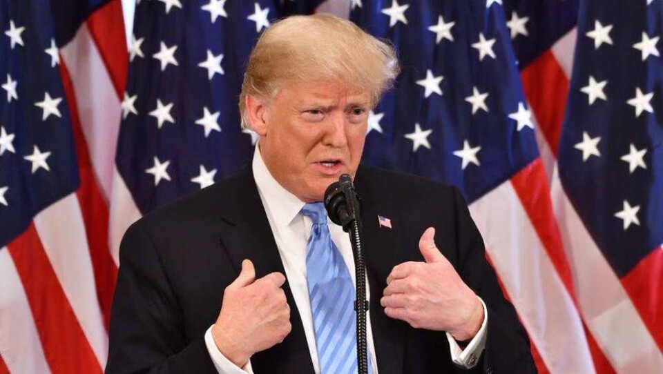 Трамп ушёл в отпуск, рассказал о письме от Ким Чен Ына и назвал Голливуд "расистским"