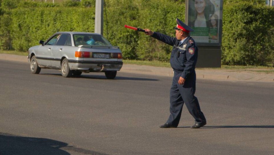 Сагинтаев отказал депутатам в просьбе вернуть жезлы полицейским