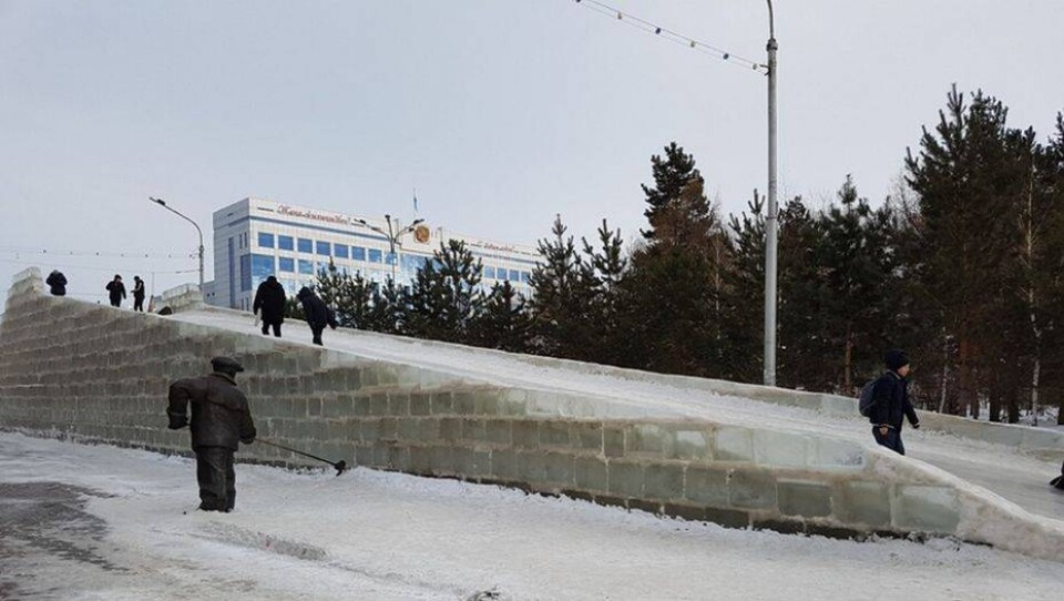 После гибели девочки на горке в Костанае пострадали ещё 22 ребёнка