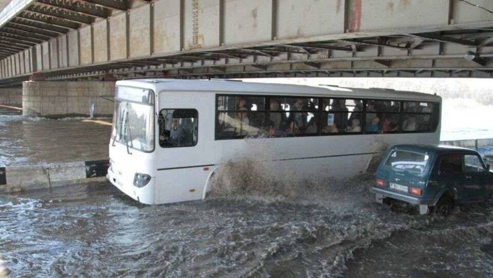 Акимат Усть-Каменогорска: Закрытие дороги из-за повышения уровня воды в Ульбе – не ЧС