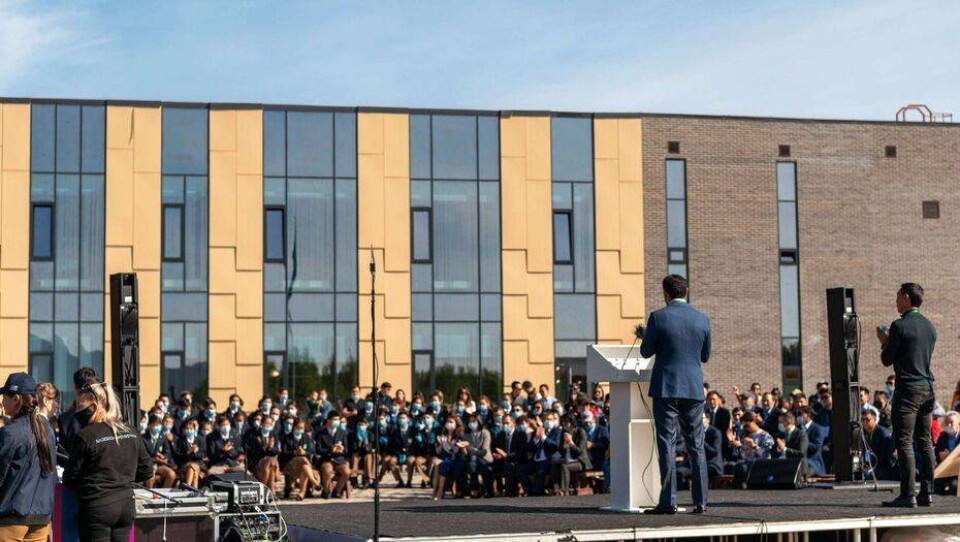 В IQanat High School of Burabay заявили, что уплатят штраф за нарушение масочного режима