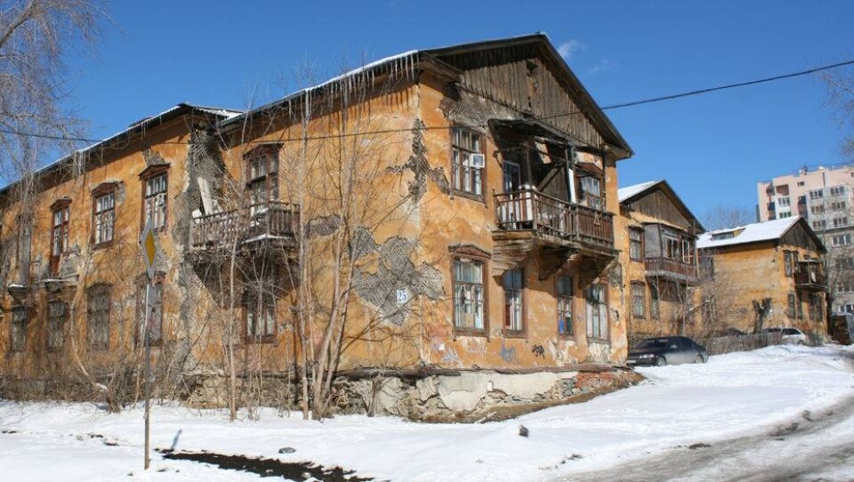 Назарбаев о ветхом жилье: Лицо города помыли, а сзади всё дырявое