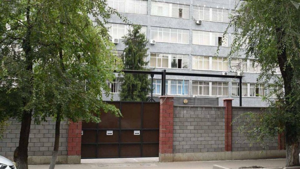 Заборы вокруг РУВД в Алматы снесут, но построят новые 