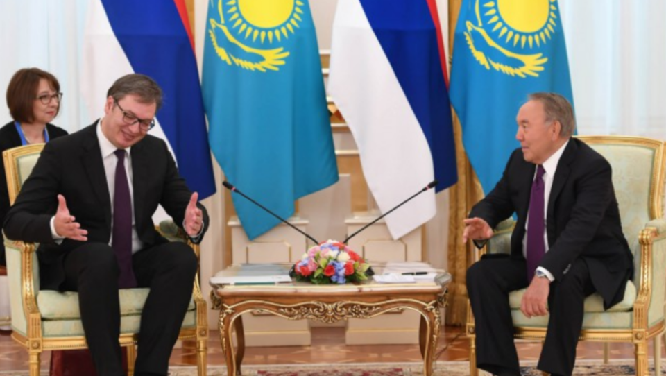 Нурсултан Назарбаев наградил президента Сербии орденом Дружбы