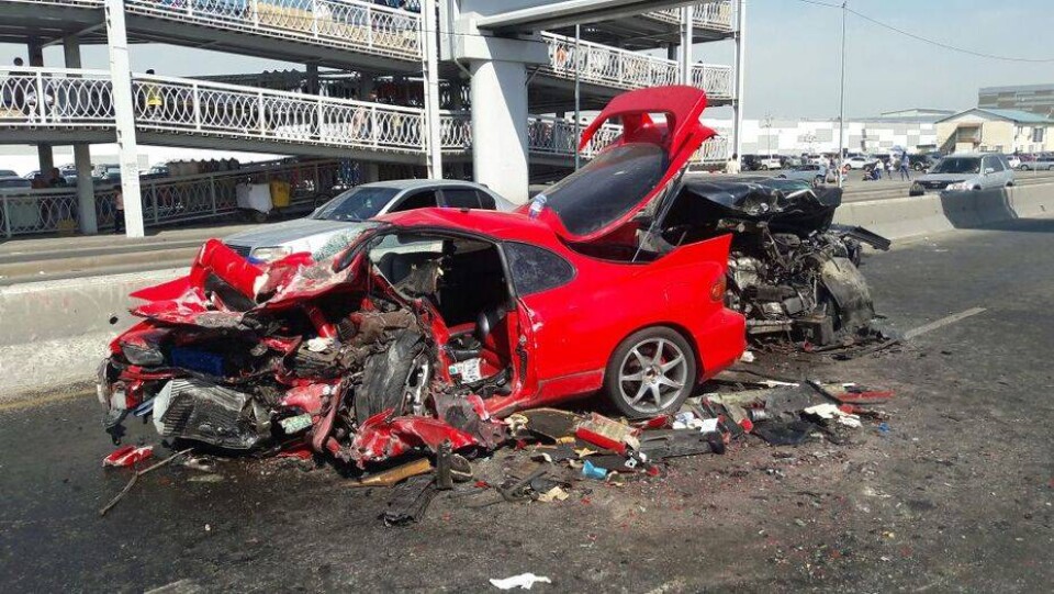 В Алматы девушка за рулём Mitsubishi превратила два автомобиля в месиво