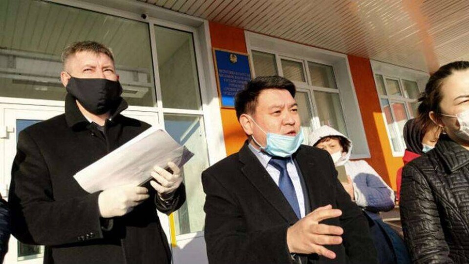 За спущенную на подбородок маску оштрафовали замакима Костаная