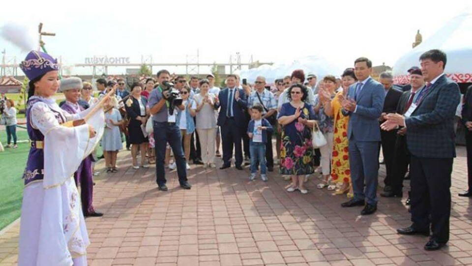 Аким ЗКО посетил выставку в этноауле в Астане