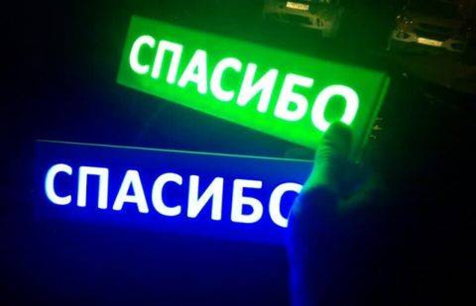 Оригинально благодарит на дорогах автолюбителей житель Шымкента