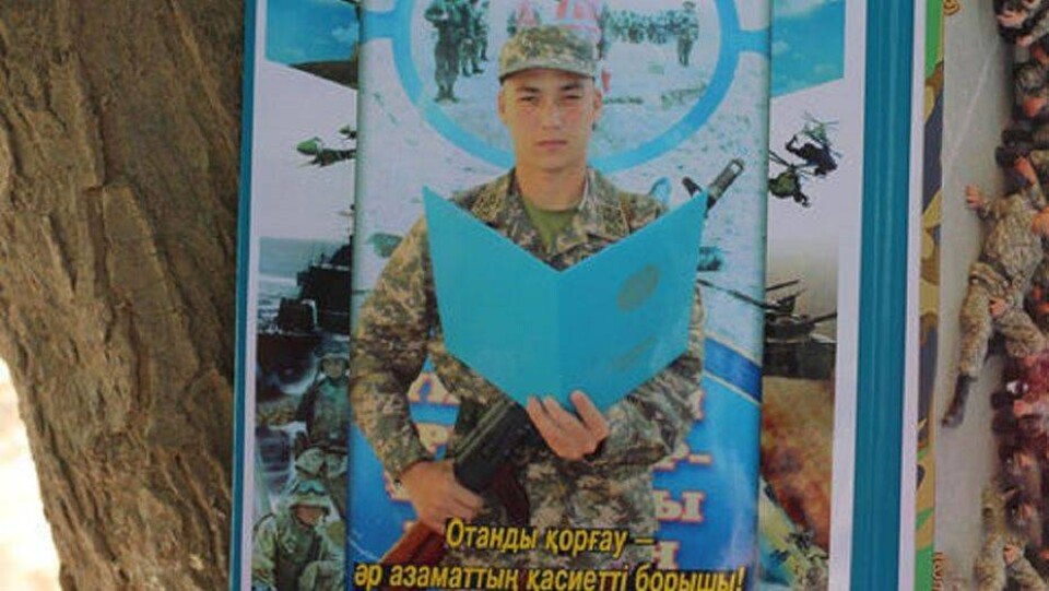 Мать убитого в Актау солдата-срочника: защита настаивает на эксгумации моего сына