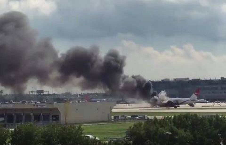Самолёт загорелся в США перед взлётом, пострадали 15 человек