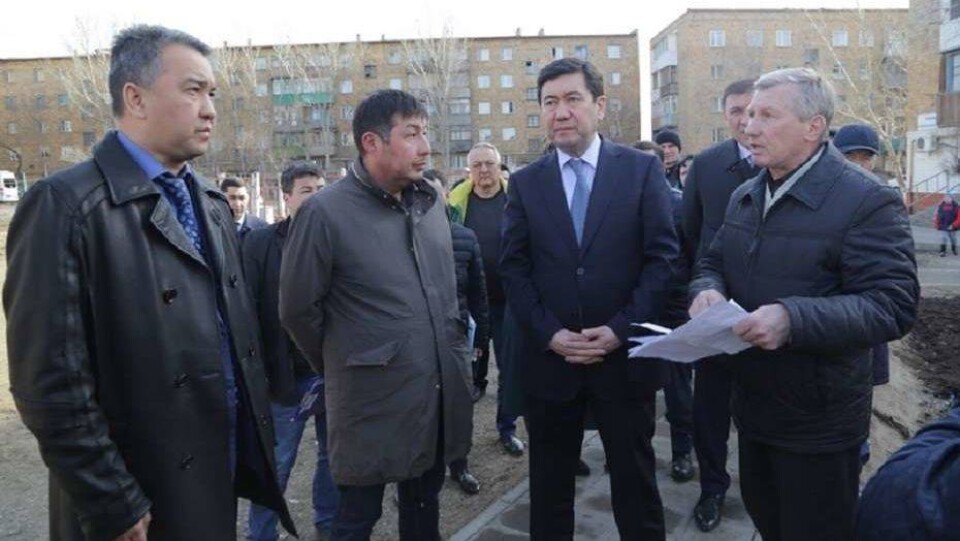 Акиму Караганды объявили выговор из-за грязных окраин города