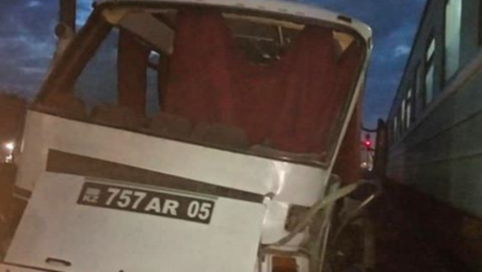 ДТП с поездом в Шамалгане: мост на переезде не построили из-за дороговизны проекта