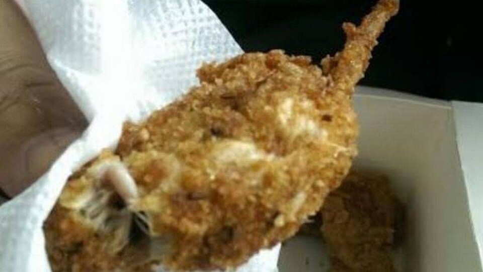 Клиент KFC специально подложил зажаренную крысу в свой заказ