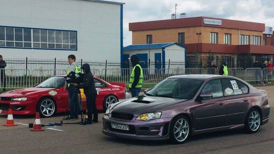 Сезон автогонок открыли соревнованиями по дрэг-рейсингу в Астане