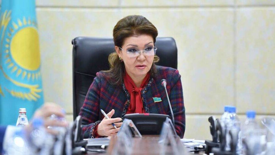 Назарбаева: В списке системообразующих предприятий акцент нужно сделать на обрабатывающей промышленности