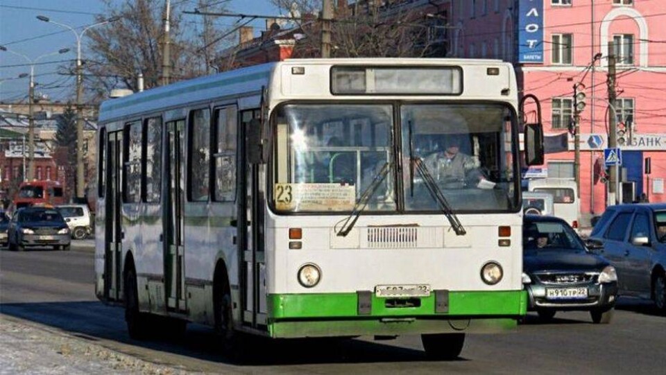 Кулачный бой с пассажиром устроил водитель автобуса в Алматы