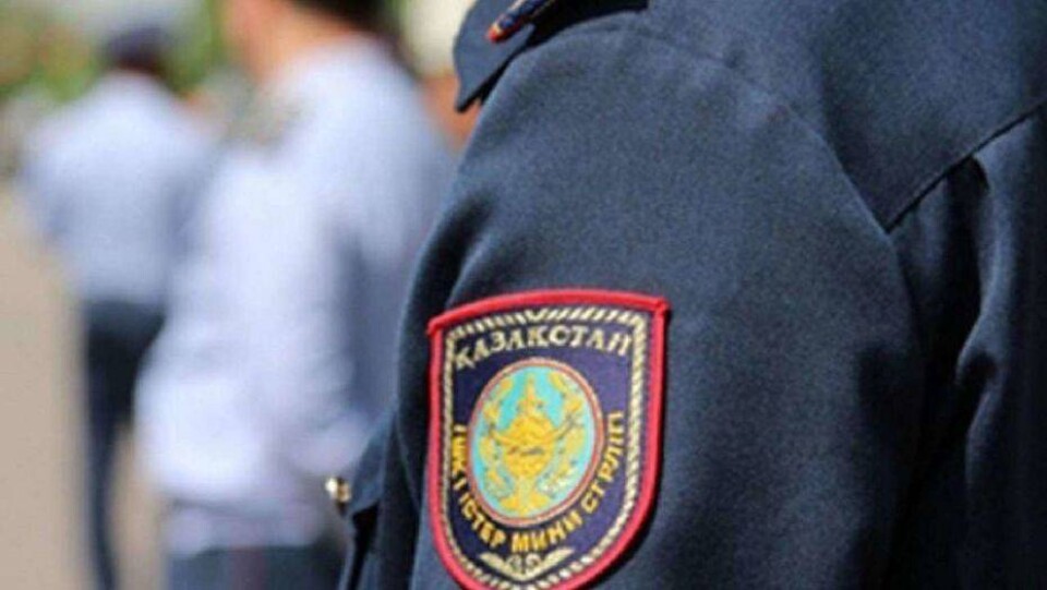 Напавшего с винтовкой на АЗС в Акмолинской области полицейского осудили на 5 лет