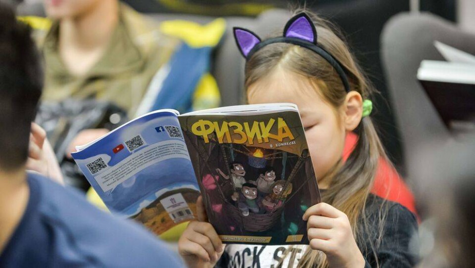 Научные знания и экшн для подростков: в Казахстане выпустили "Физику в комиксах"