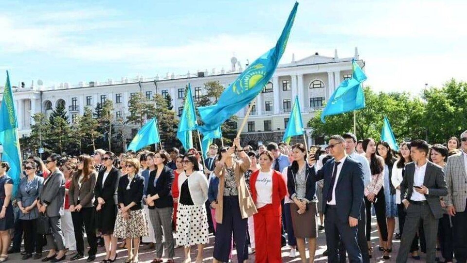 Несколько тысяч казахстанцев участвовали в акции в соцсетях #МеніңТуым #МойФлаг