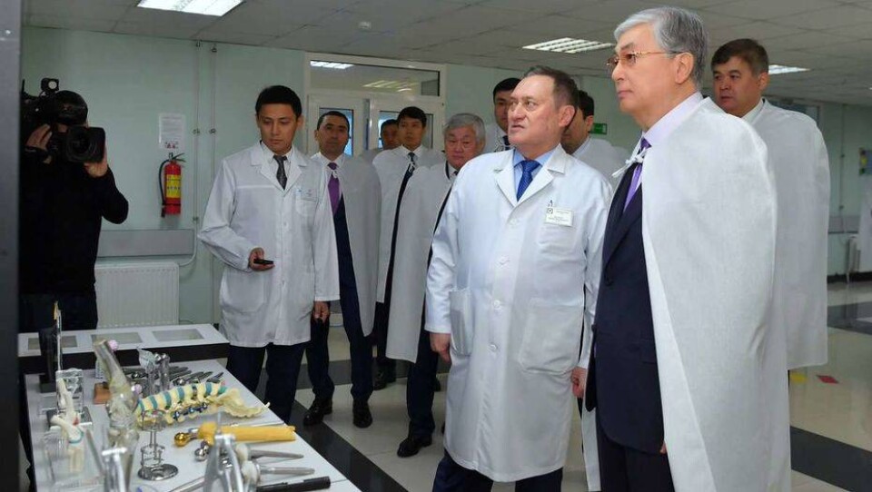 Токаев поручил построить новый корпус для НИИ травматологии и ортопедии в Нур-Султане