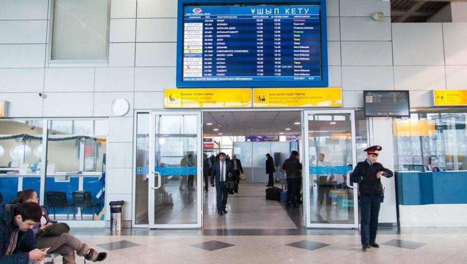 Алматинца, пытавшегося провезти в аэропорту человека в чемодане, арестовали на 3 суток