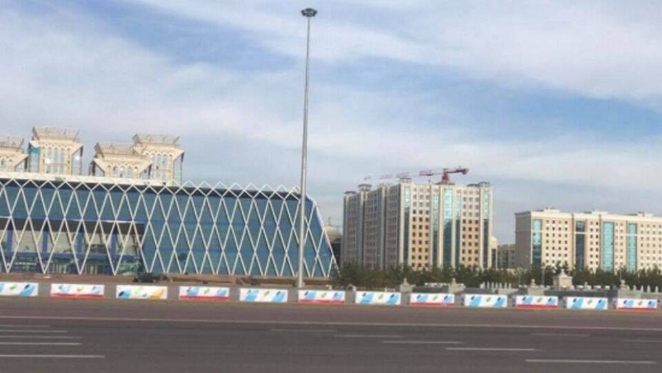 Для предотвращения автомобильных терактов в Астане установили бетонные блоки