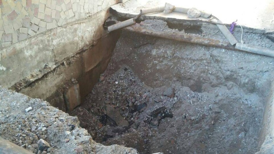 Из-за сырого подвала многоэтажный дом в Караганде оказался под угрозой разрушения
