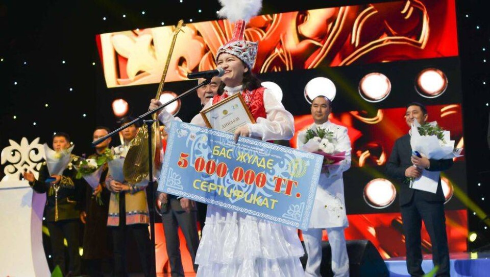 Лучшим айтыскером Казахстана впервые стала женщина