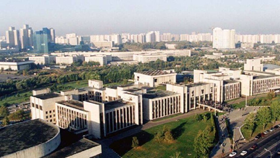 Студентка из Казахстана выпала из окна МГИМО в Москве
