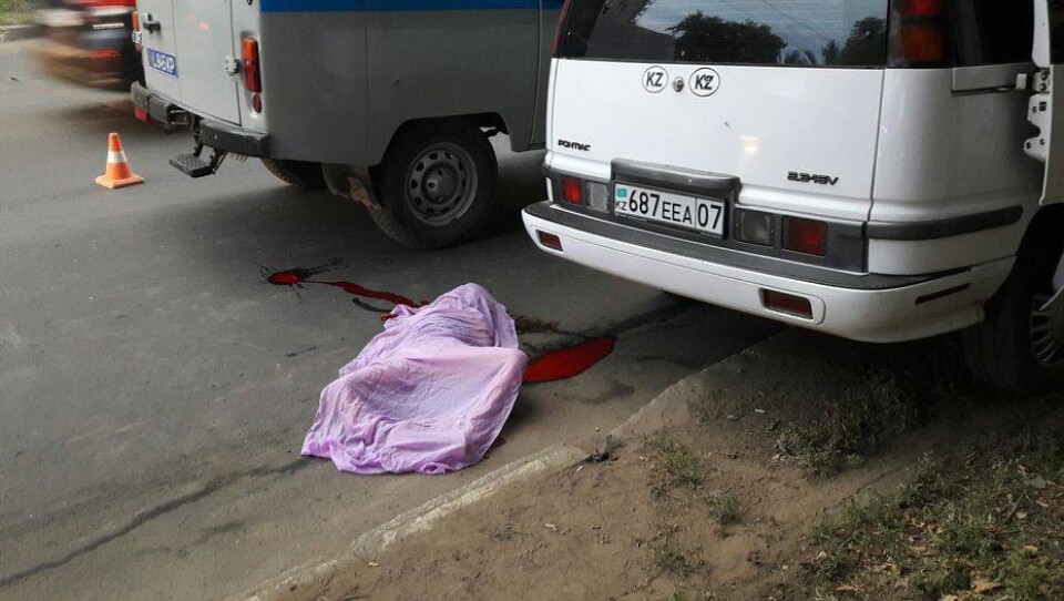 Школьница в Уральске погибла под колёсами внедорожника, перебегая дорогу