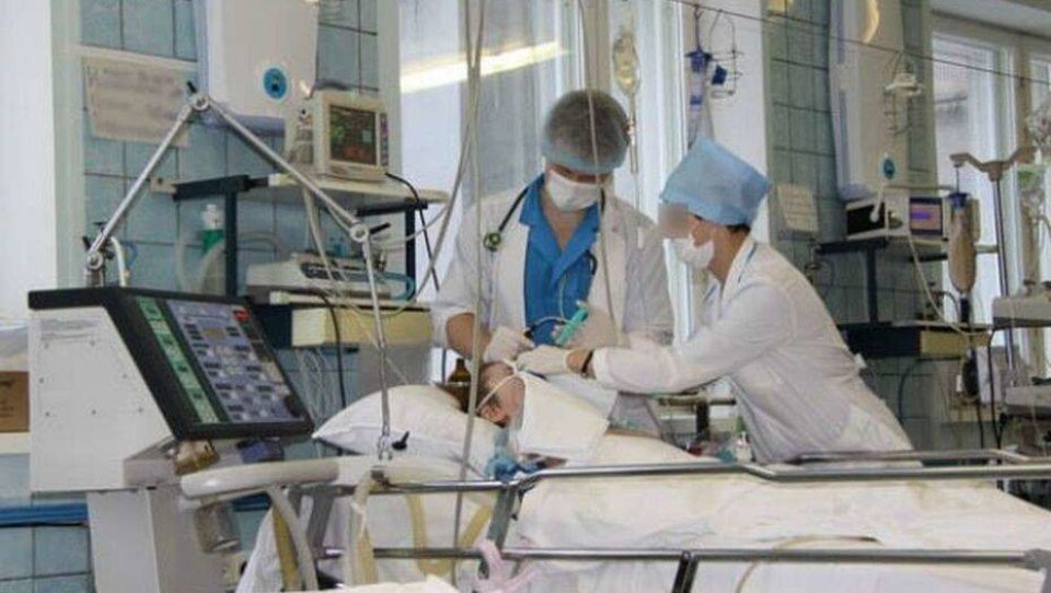 Пострадавшего при пожаре на месторождении в Мангистау доставили в НИИ Склифосовского